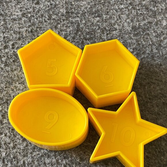 Tupperware Vintage Classic Shape-O Ball Red & Blue w/Yellow Shapes Learning Toy - Picture 4 of 12